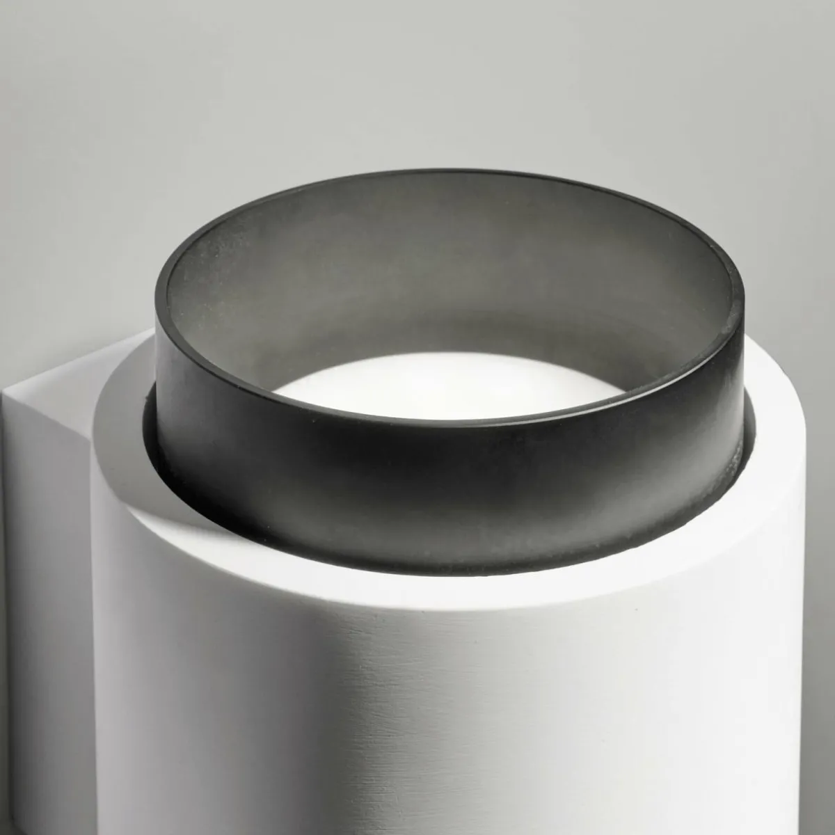 applique_murale_syme_blancnoir_rond___cm_pltre_gx_1.webp Clearance TECNICO by Sforzin Applique murale Syme, blanc/noir, rond, Ø 11 cm, plâtre, GX53