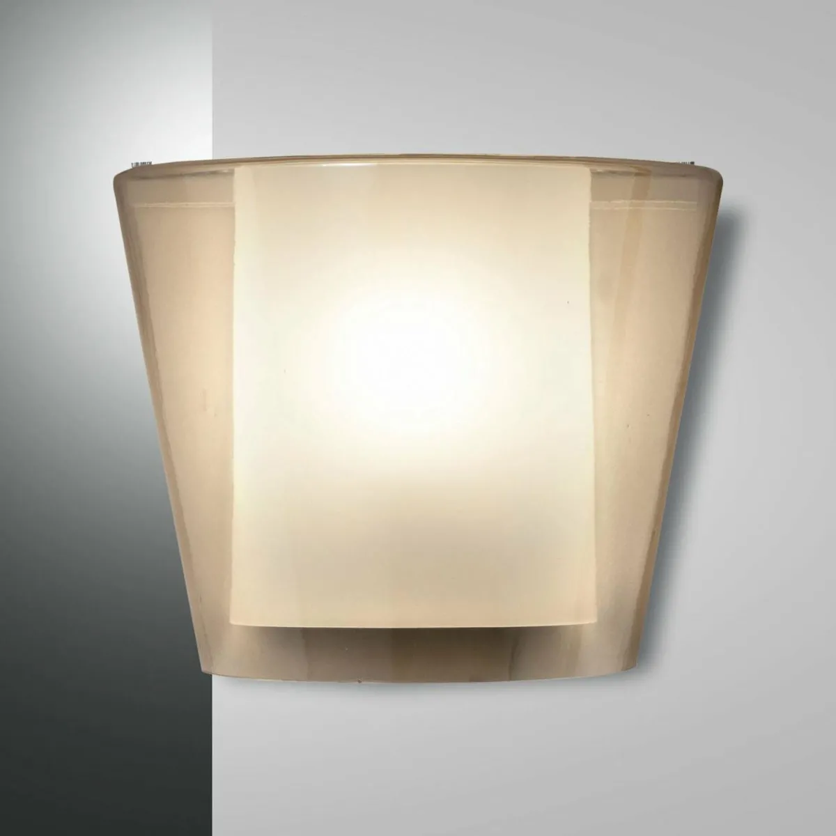 applique_murale_viki_ambre_verre_acrylique_0.webp Fashion Fabas Luce Applique murale Viki, ambre, verre, acrylique