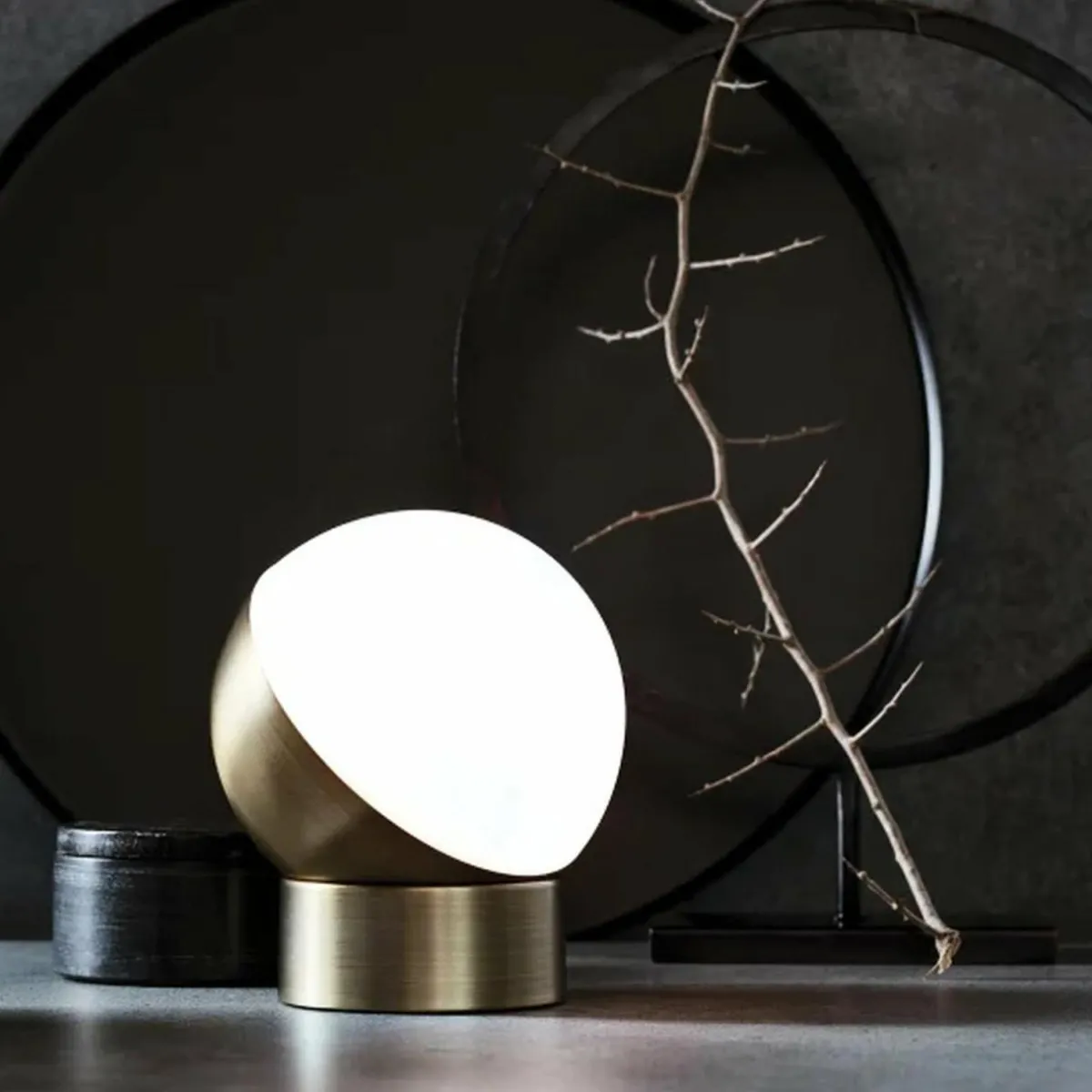 beacon_lampe__poser_mikoh_mtal_laiton_antique_verre_0.webp Hot Beacon Lighting Beacon Lampe à poser Mikoh, métal laiton antique, verre