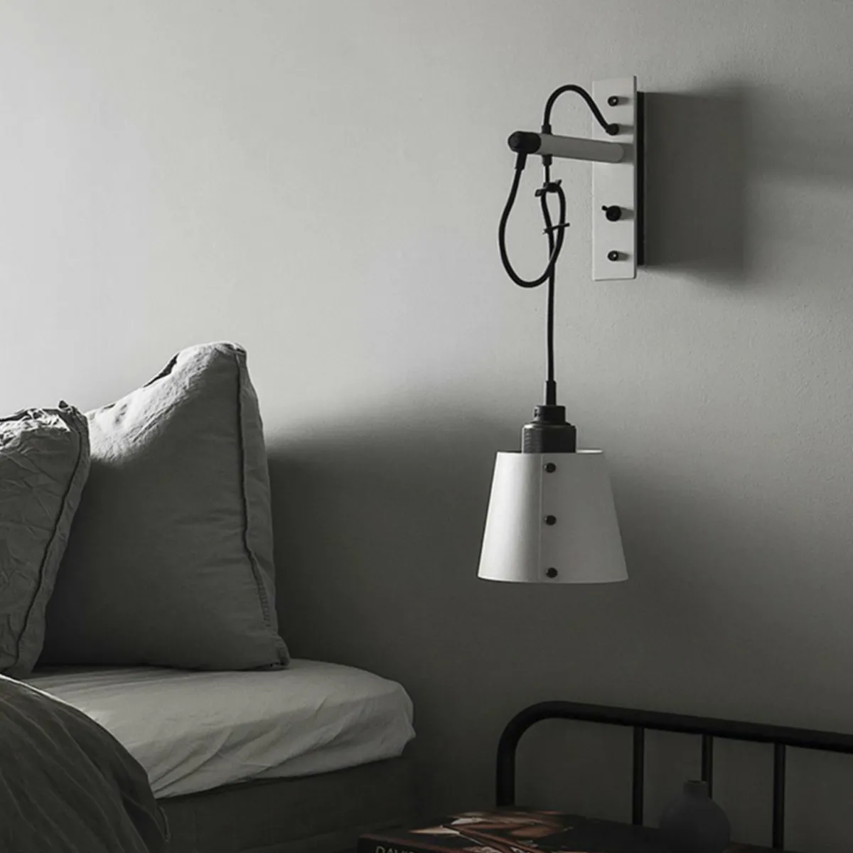 buster__punch_hooked_wall_small_grisbronze_1.webp Discount Buster + Punch Hooked Wall small gris/bronze