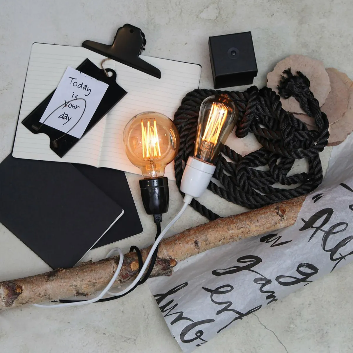 douille_e_glaze_avec_cble_noir_1.webp Outlet STAR TRADING Douille E27 Glaze avec câble, noir