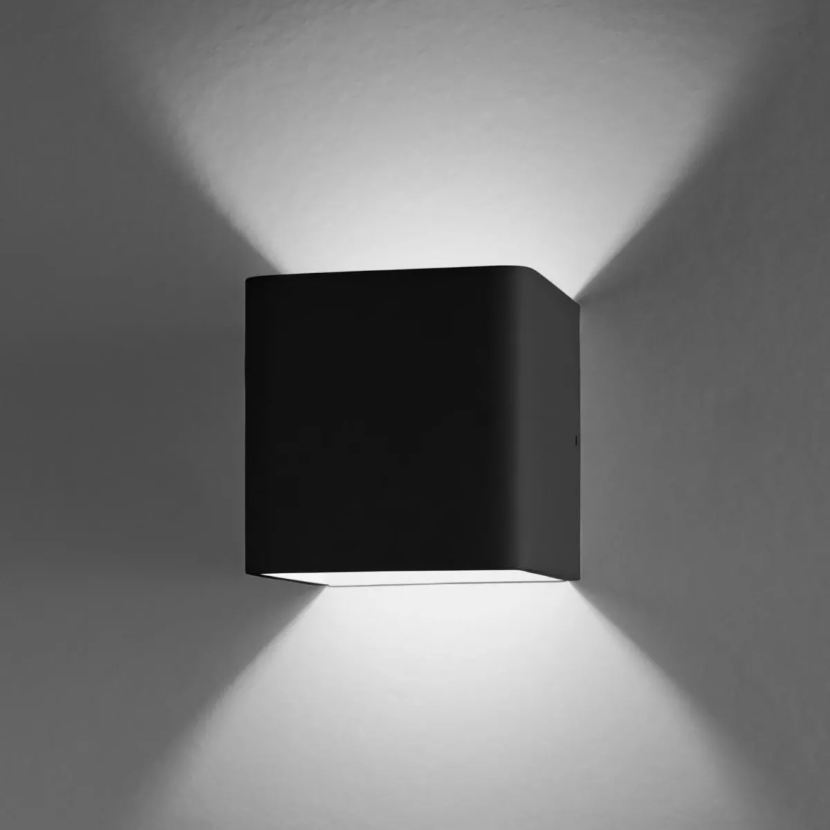 egger_applique_murale_led_gino_noir__k_x_cm_intensit_variable_1.webp Best Sale Egger Licht Egger Applique murale LED Gino, noir 3.000 K 10x10 cm intensité variable