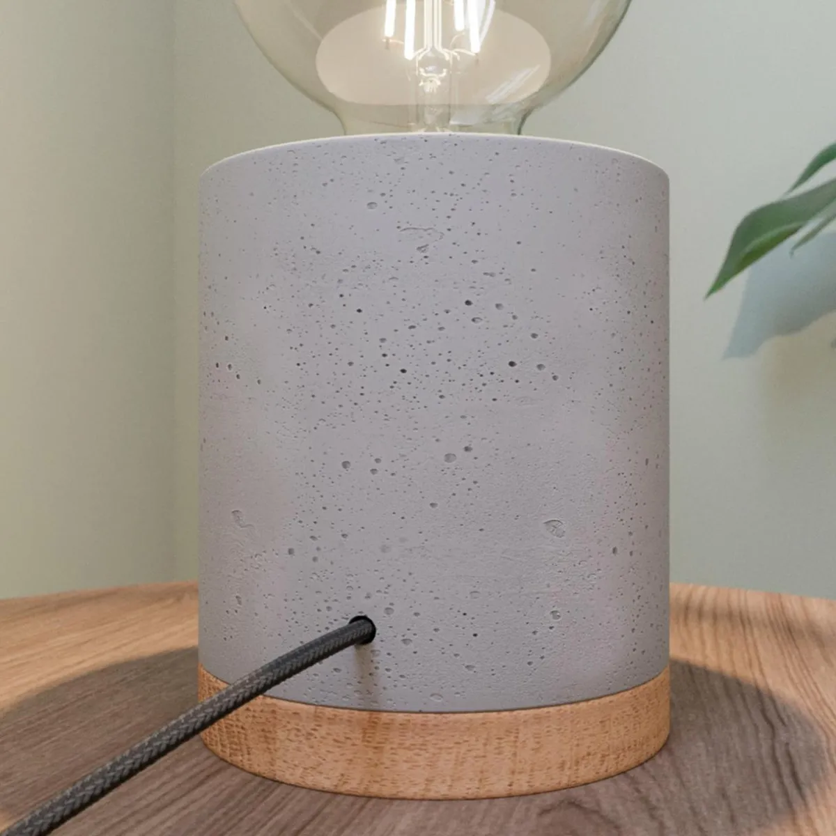 envostar_jasper_lampe__poser_btonchne_1.webp Cheap Envostar Jasper lampe à poser, béton/chêne