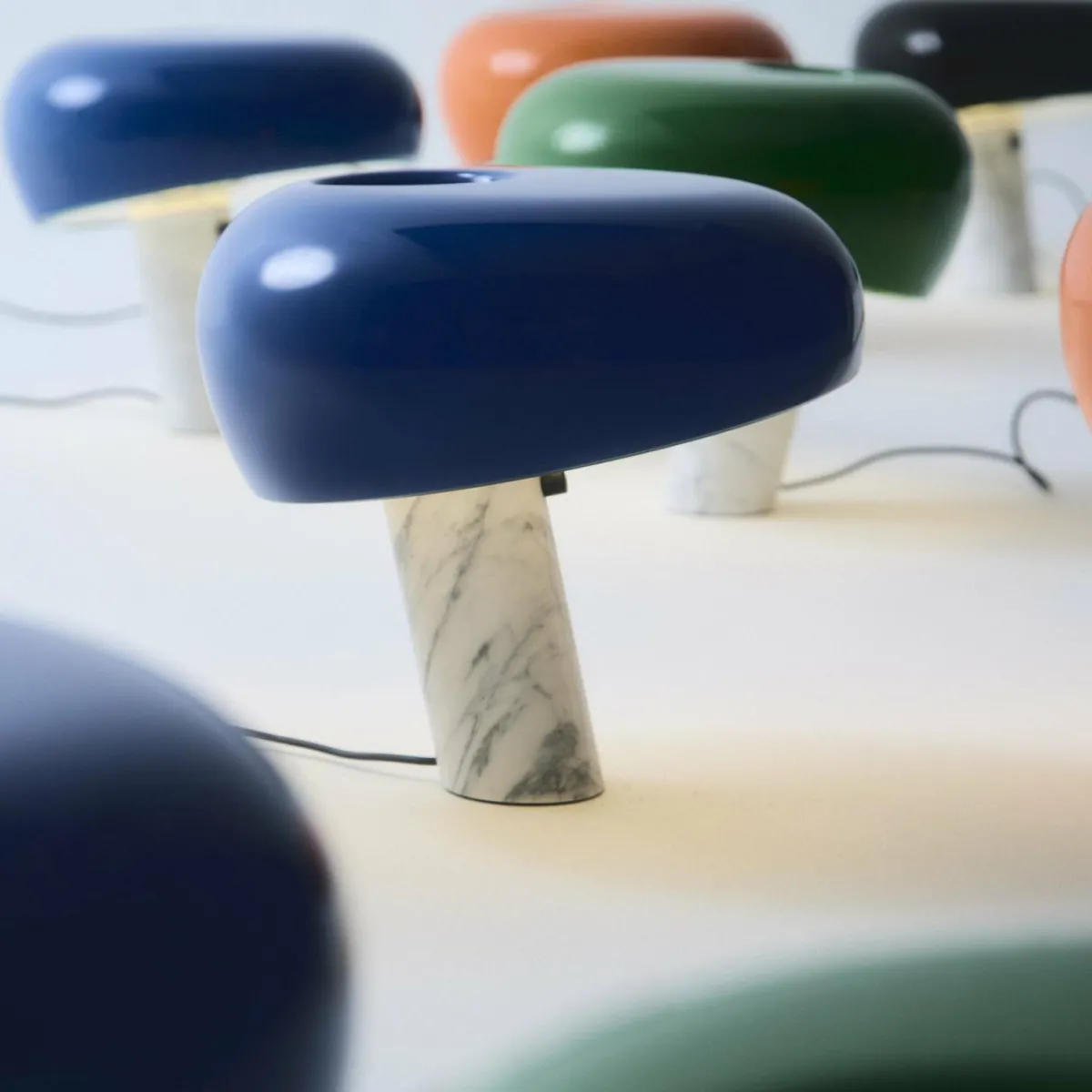 flos_lampe__poser_snoopy_bleu_marine_marbre_mtal_4.webp Cheap FLOS lampe à poser Snoopy, bleu marine, marbre, métal