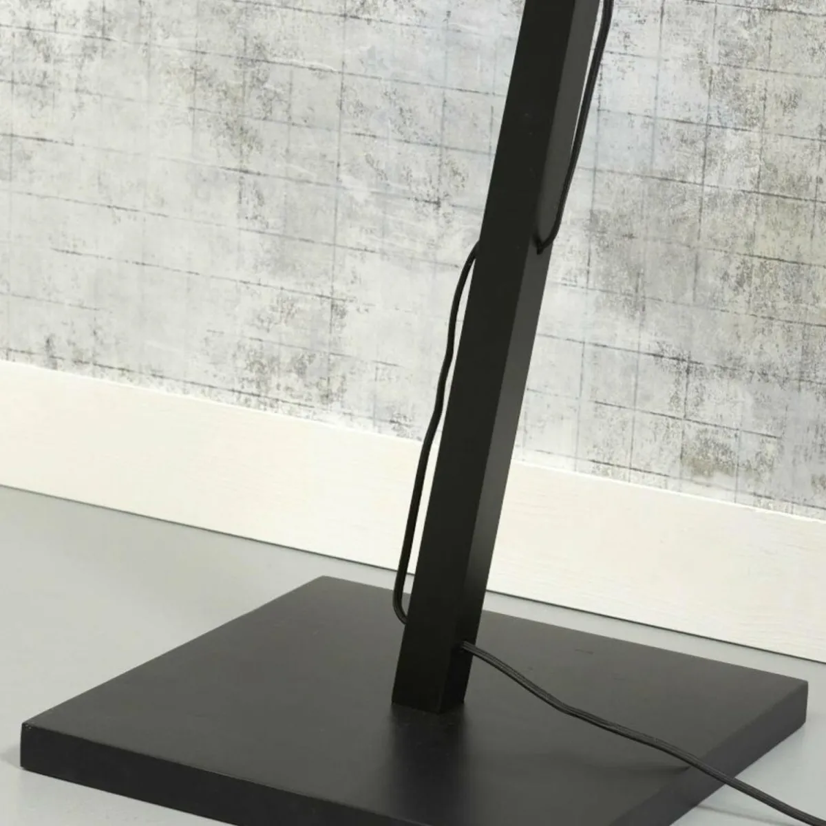 good__mojo_hokkaido_lampe_sur_pied_cm_noir_2.webp Shop Good & Mojo Hokkaido lampe sur pied 176 cm noir