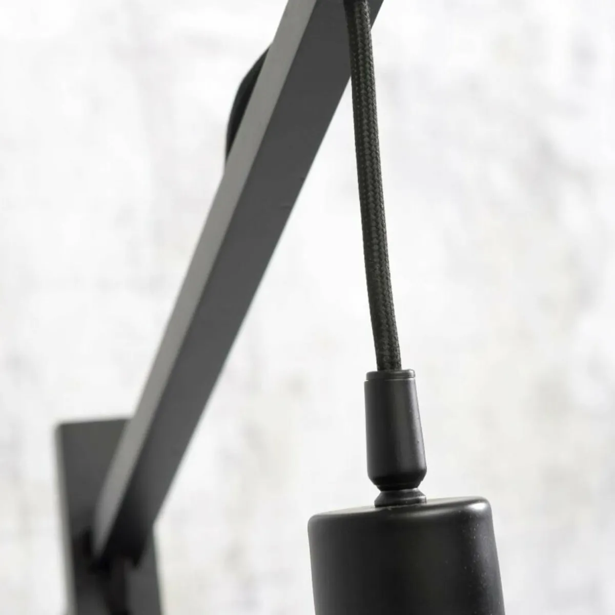 good__mojo_merapi_lampe_sur_pied_noire_1.webp New Good & Mojo Merapi lampe sur pied, noire