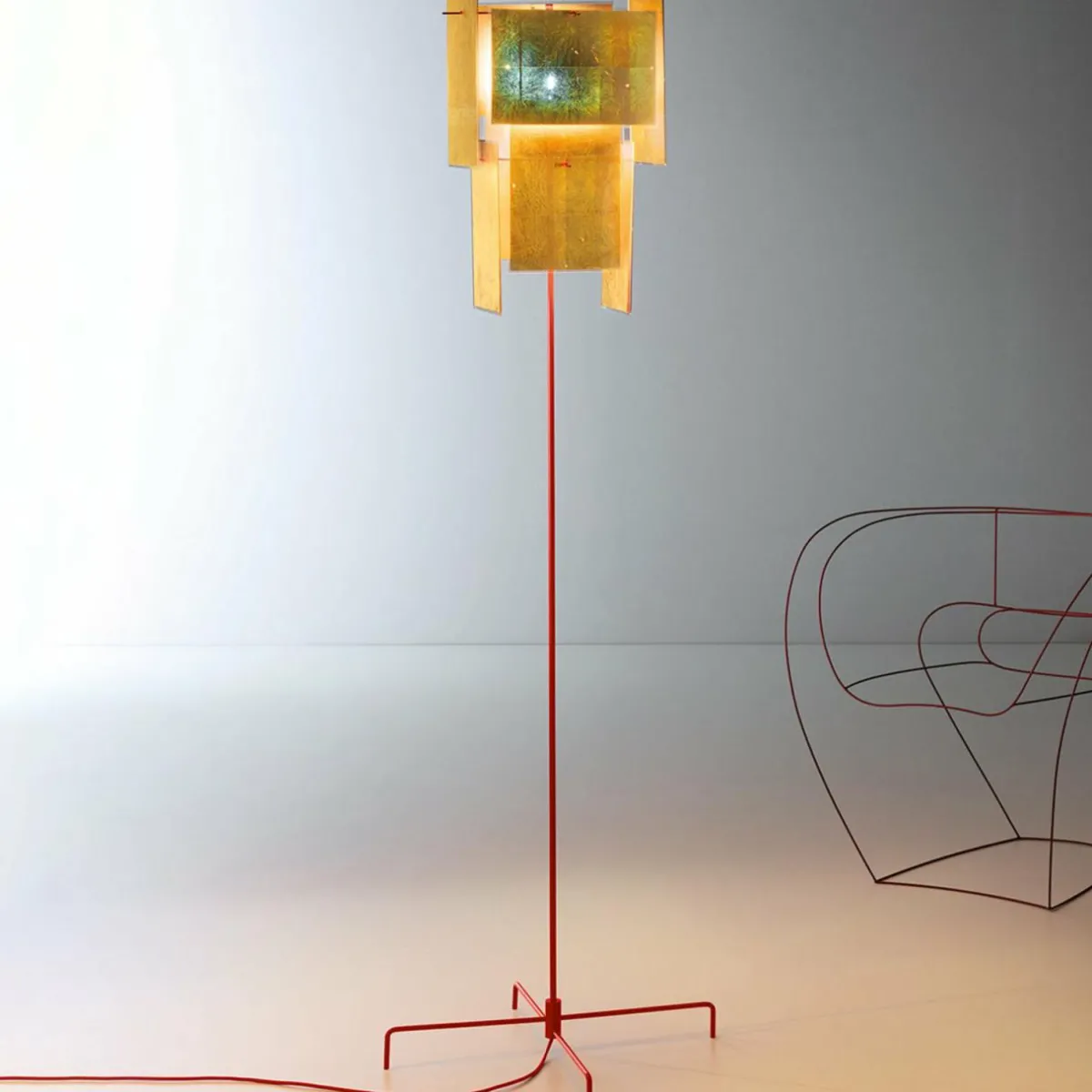 ingo_maurer__karat_blau_lampadaire_tiges_rouges_0.webp Clearance Ingo Maurer 24 Karat Blau lampadaire, tiges rouges