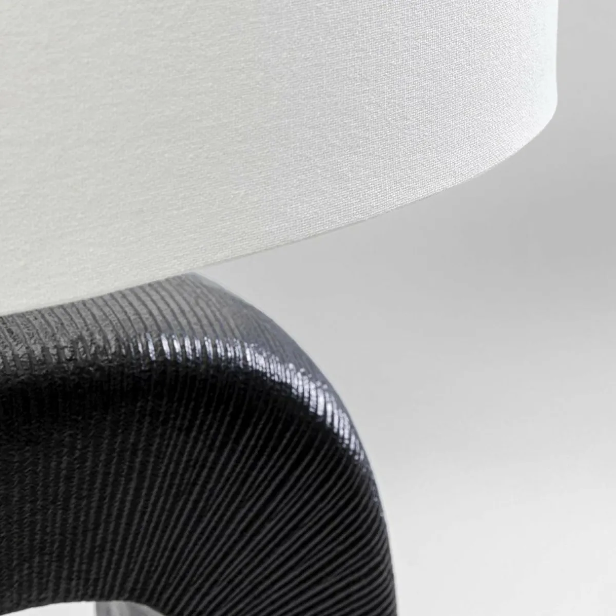 kare_lampe_de_table_tube_noirblanc_textile_de_lin_hauteur__cm_6.webp New KARE Lampe de table Tube, noir/blanc, textile de lin, hauteur 79 cm