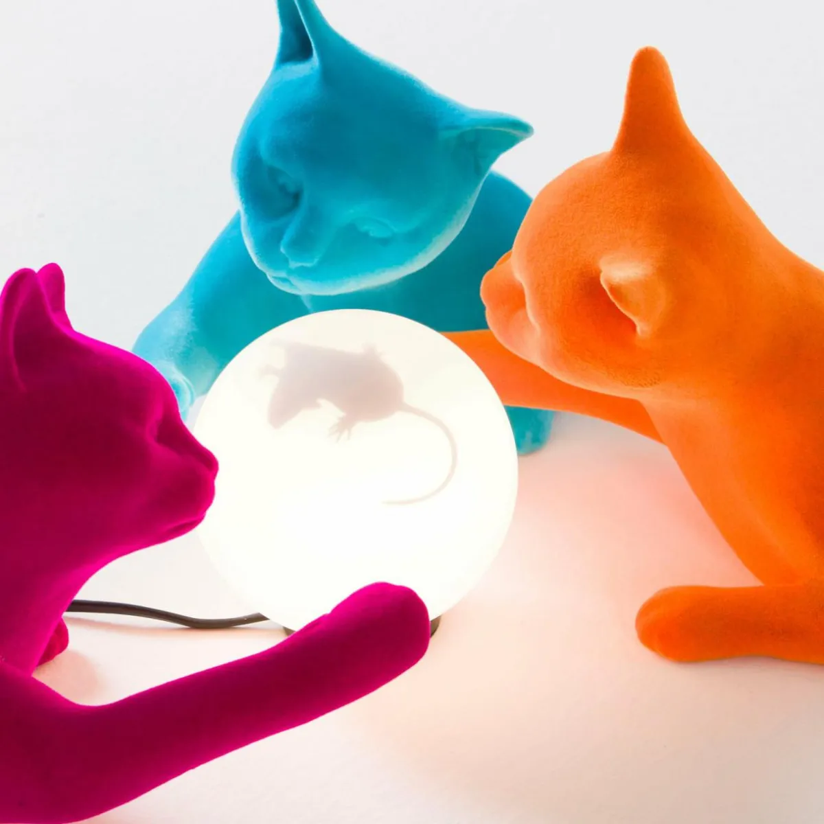 karman_lampe__poser_maoo_cramique_fuchsia_verre_figurine_de_chat_3.webp Hot Karman lampe à poser Maoo, céramique fuchsia, verre, figurine de chat