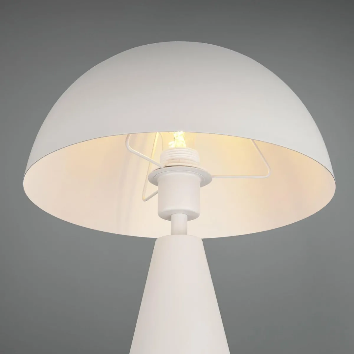 lampe__poser_alfie_gris_clair_mat_mtal_e_2.webp Flash Sale Trio Lighting Lampe à poser Alfie, gris clair mat, métal, E27