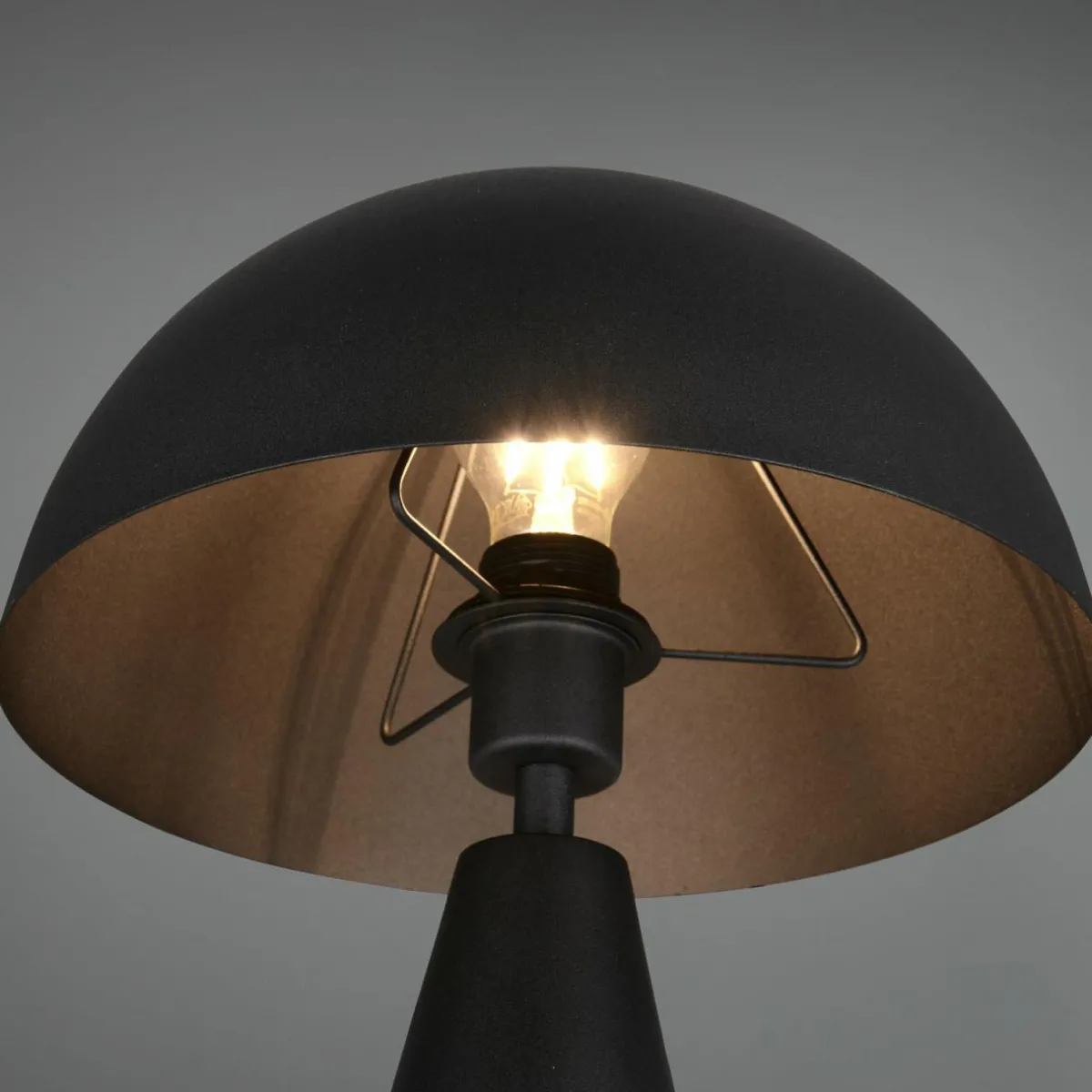 lampe__poser_alfie_noir_mat_mtal_e_2.webp Hot Trio Lighting Lampe à poser Alfie, noir mat, métal, E27