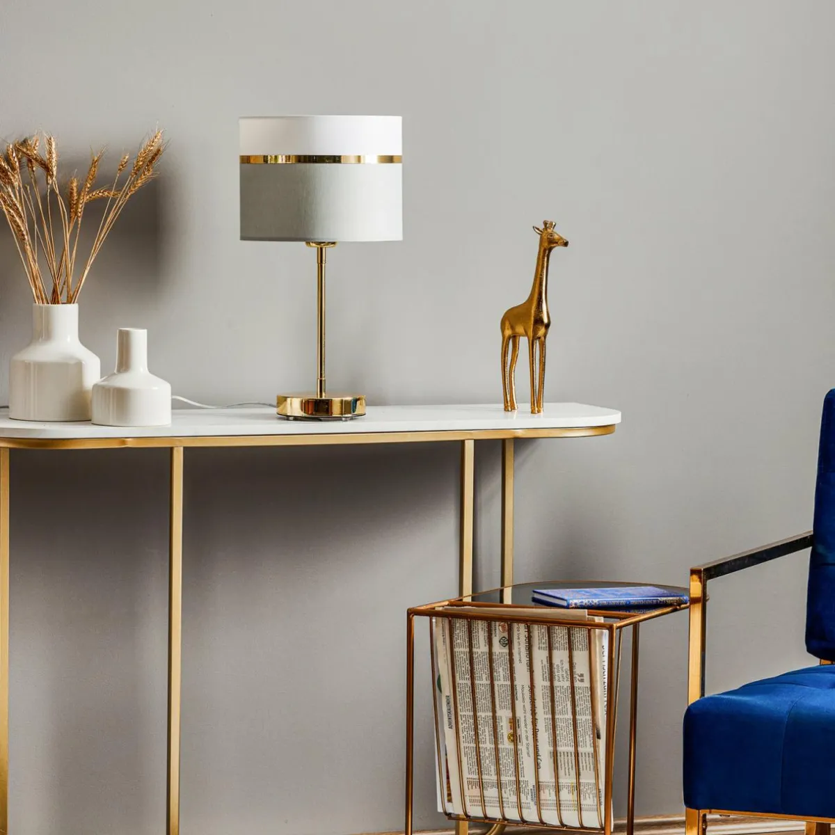 lampe__poser_en_tissu_long_blanchegriselaiton_0.webp Hot Argon Lampe à poser en tissu Long blanche/grise/laiton
