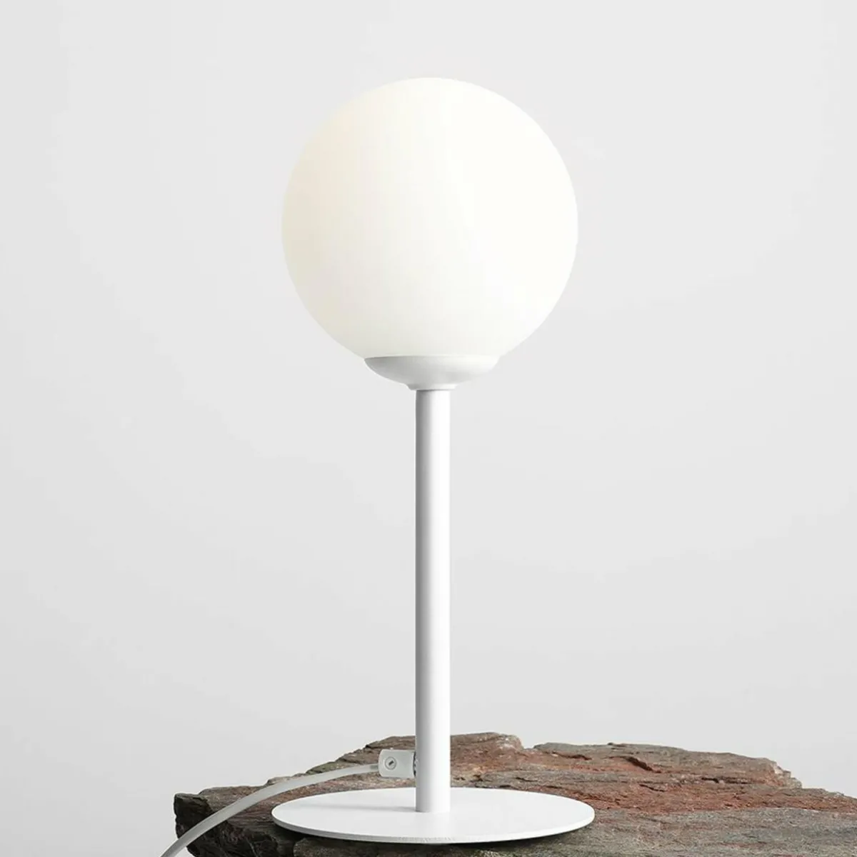 lampe__poser_joel_mtal_et_verre_blanche_1.webp Cheap ALDEX Lampe à poser Joel, métal et verre, blanche