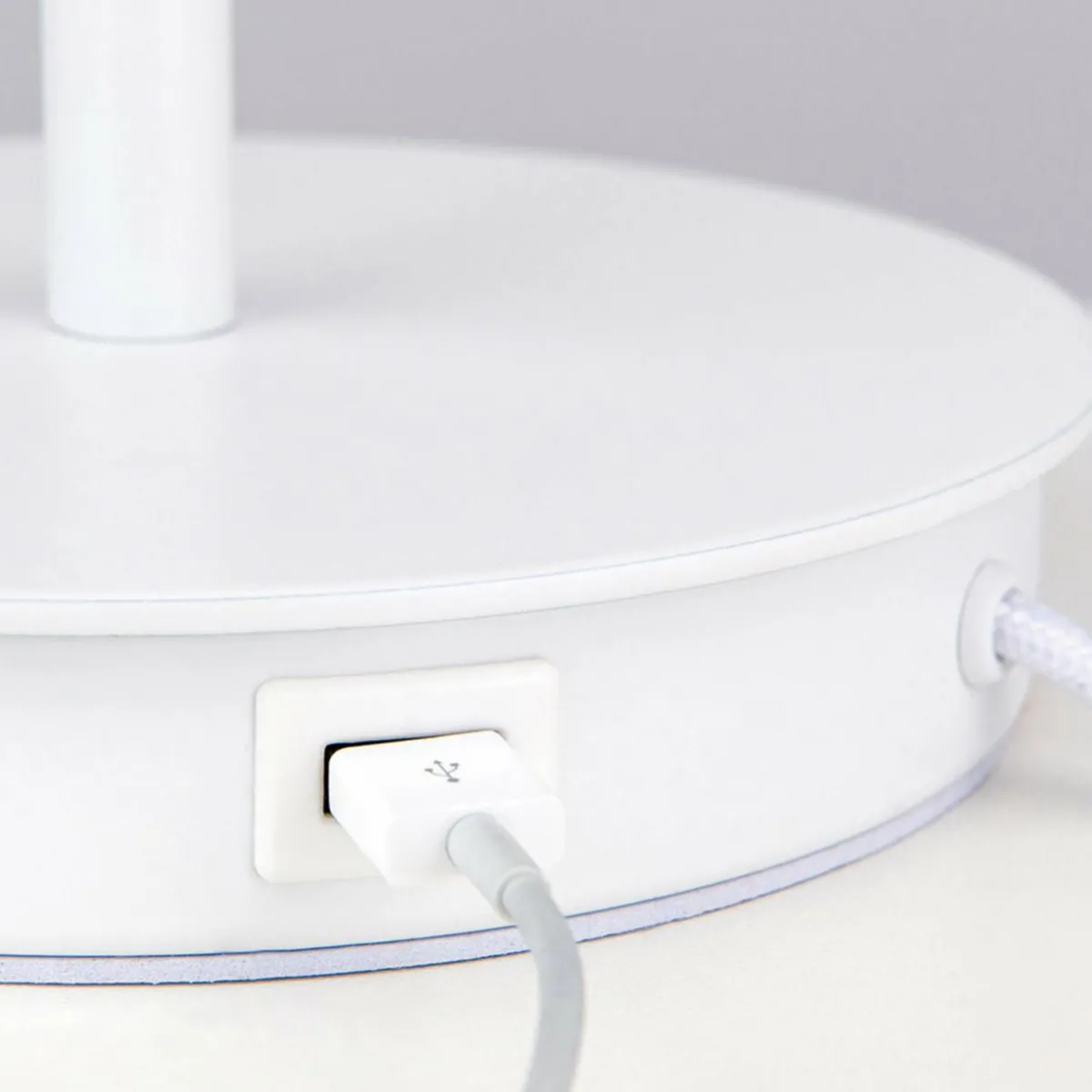 lampe__poser_ludwig_avec_port_usb_blanche_3.webp Best ORION Lampe à poser Ludwig avec port USB, blanche