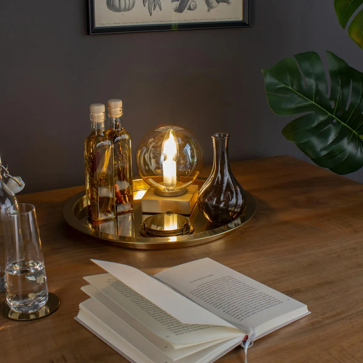 lampe__poser_pluto_dore_sphre_en_verre_crme_0.webp Outlet Eco-Light Lampe à poser Pluto, dorée, sphère en verre, crème