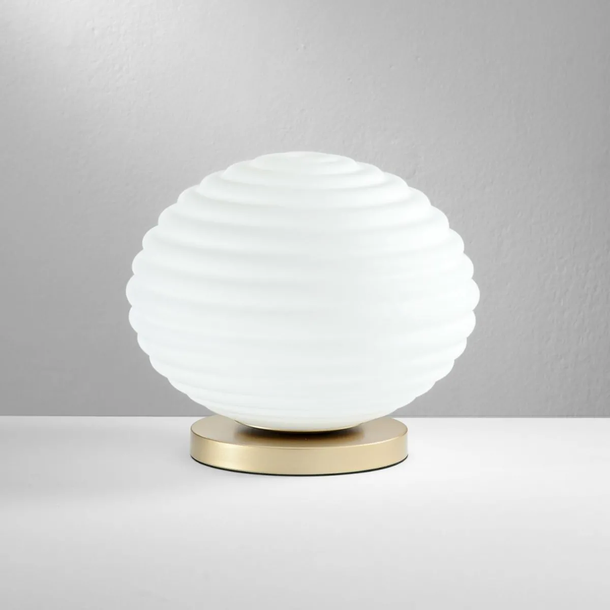 lampe__poser_ripple_doropale___cm_1.webp Sale Eco-Light Lampe à poser Ripple, doré/opale, Ø 32 cm