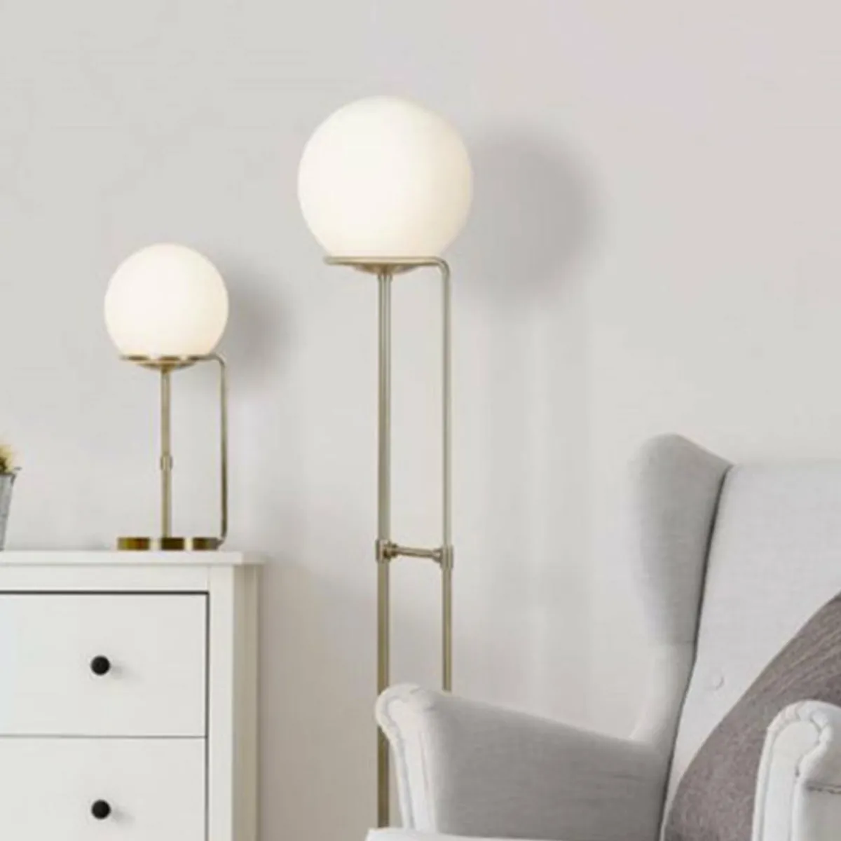 lampe__poser_sphere_avec_abatjour_sphre_verre_1.webp New Searchlight Lampe à poser Sphere avec abat-jour sphère verre