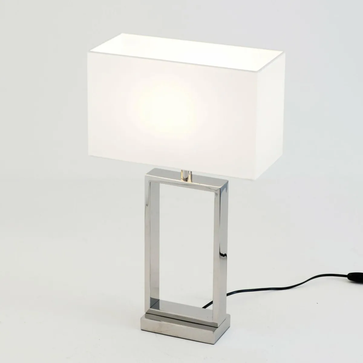 lampe__poser_sprazzo_pied_argent_tissu_blanc_1.webp Flash Sale Holländer Lampe à poser Sprazzo, pied argenté, tissu blanc