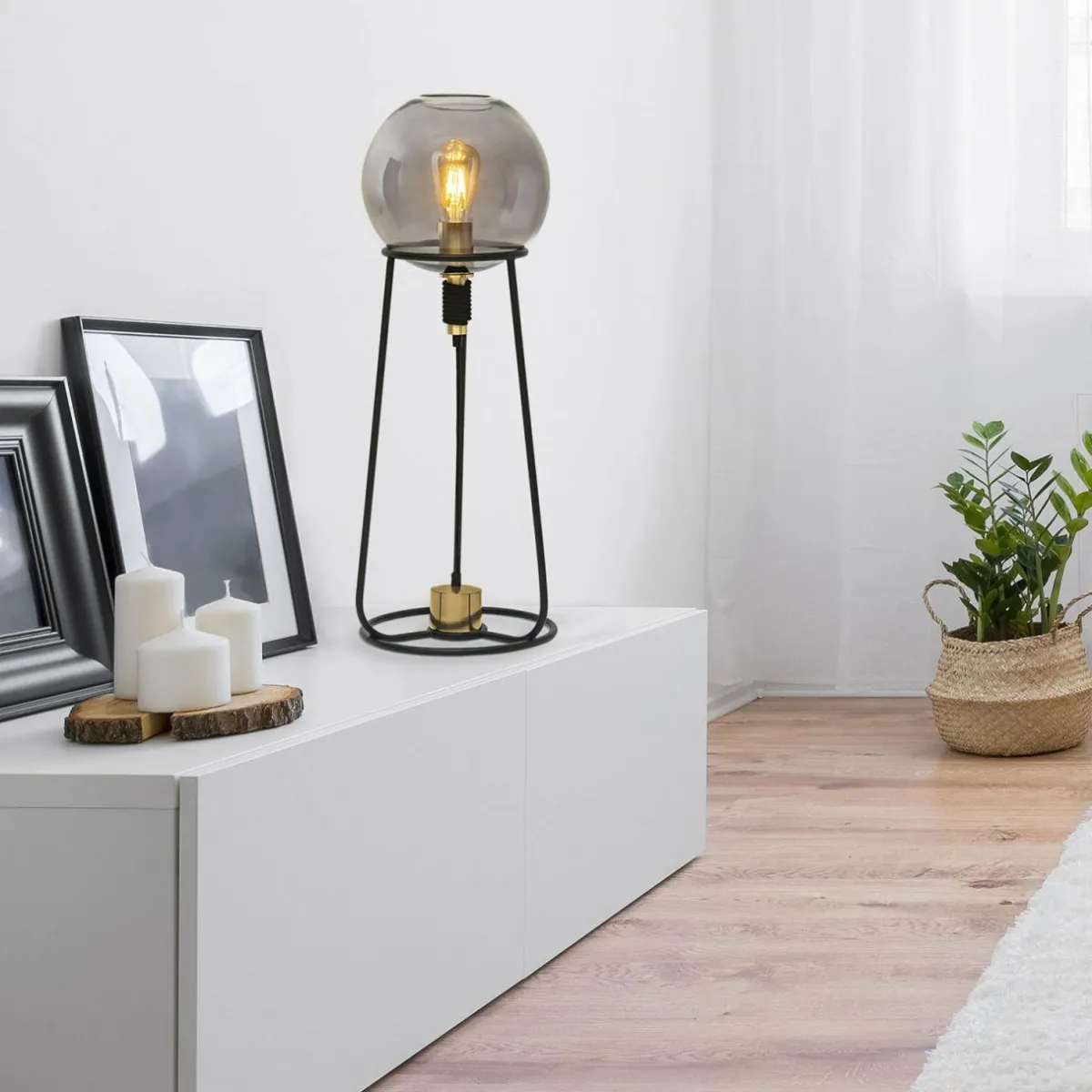 lampe__poser_stelo_avec_abatjour_sphre_de_verre_2.webp Shop Näve Lampe à poser Stelo avec abat-jour sphère de verre
