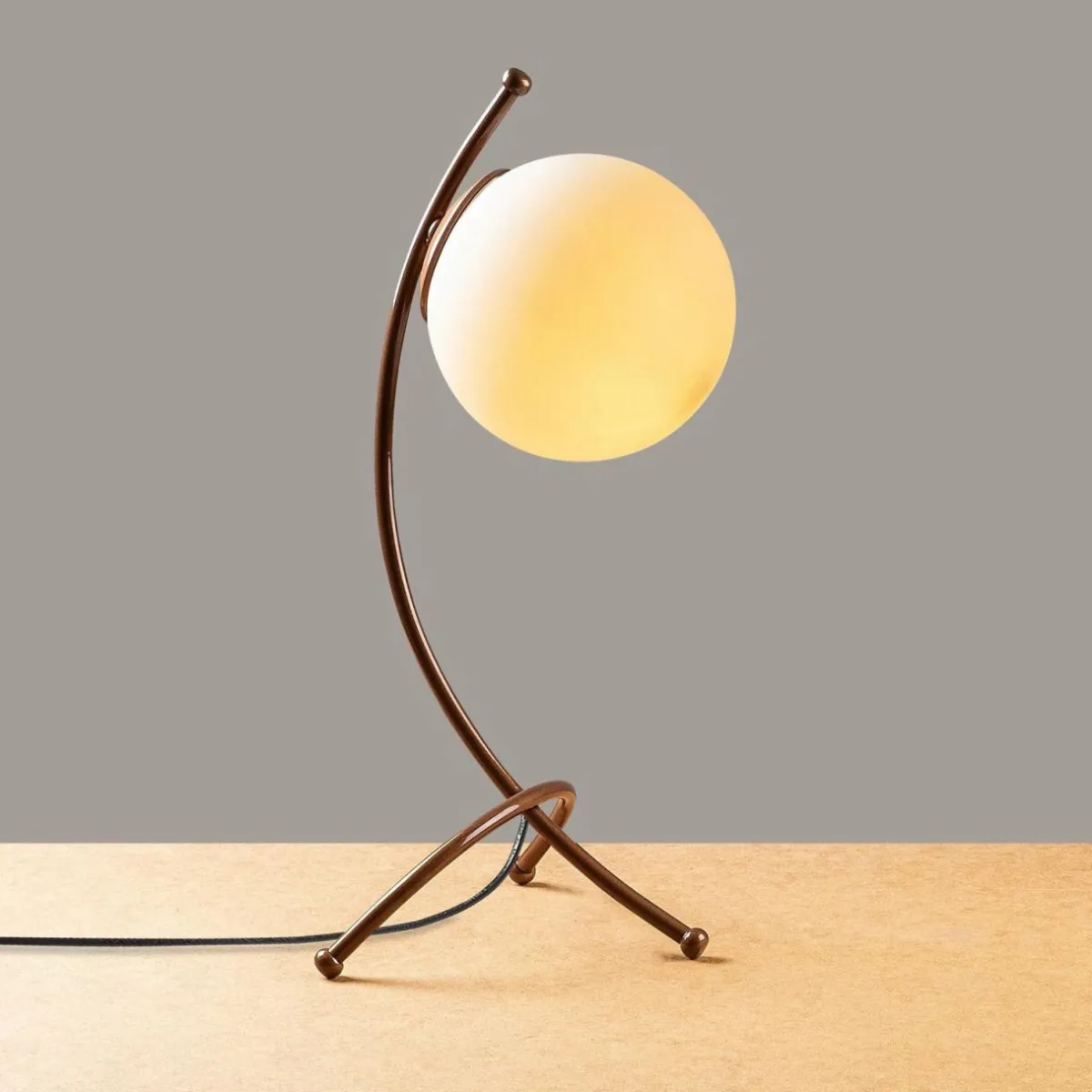 lampe__poser_yay__brun_verre_opalin_hauteur__cm_2.webp Best Opviq Lampe à poser Yay 5012, brun, verre opalin, hauteur 43 cm