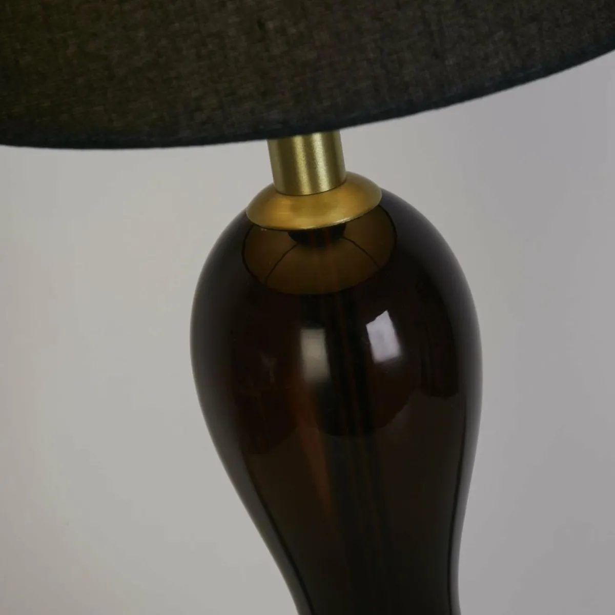 lampe_de_table_marakesh_noirgris_fum_hauteur__cm_textileverre_0.webp Outlet Searchlight Lampe de table Marakesh noir/gris fumé hauteur 67 cm textile/verre