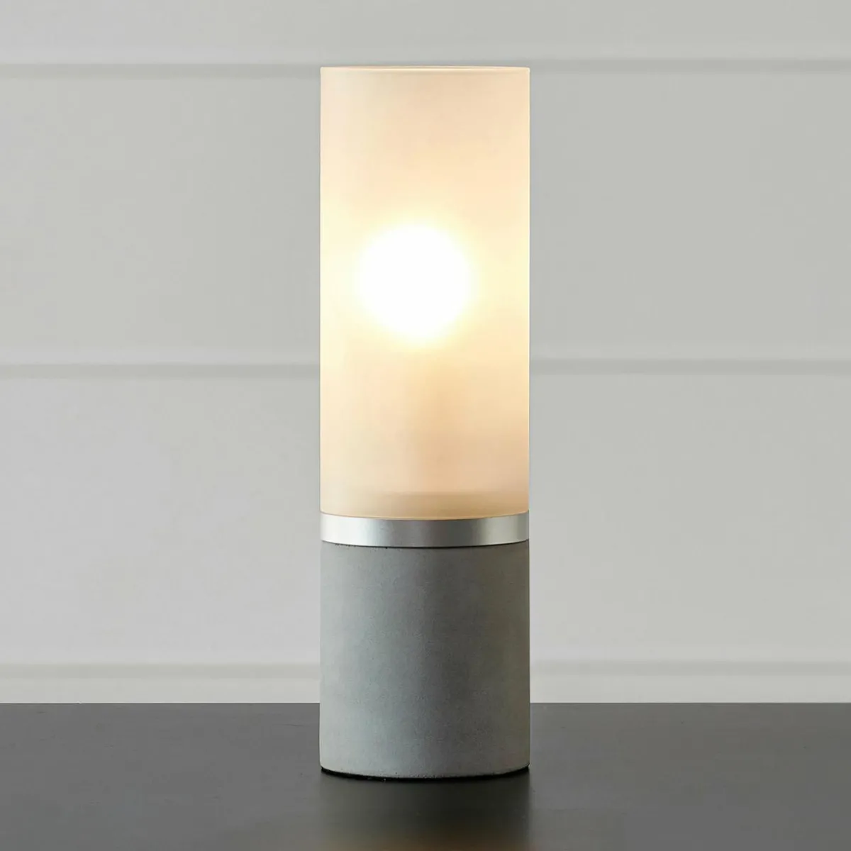 Cheap Markslöjd Lampe de table Molo, pied en béton verre givré hauteur 30cm