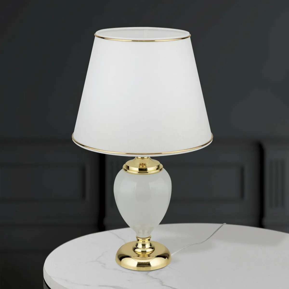 lampe_de_table_ovum_blancdor_hauteur__cm_cramiquechintz_0.webp Best Sale ORION Lampe de table Ovum, blanc/doré, hauteur 48 cm, céramique/chintz