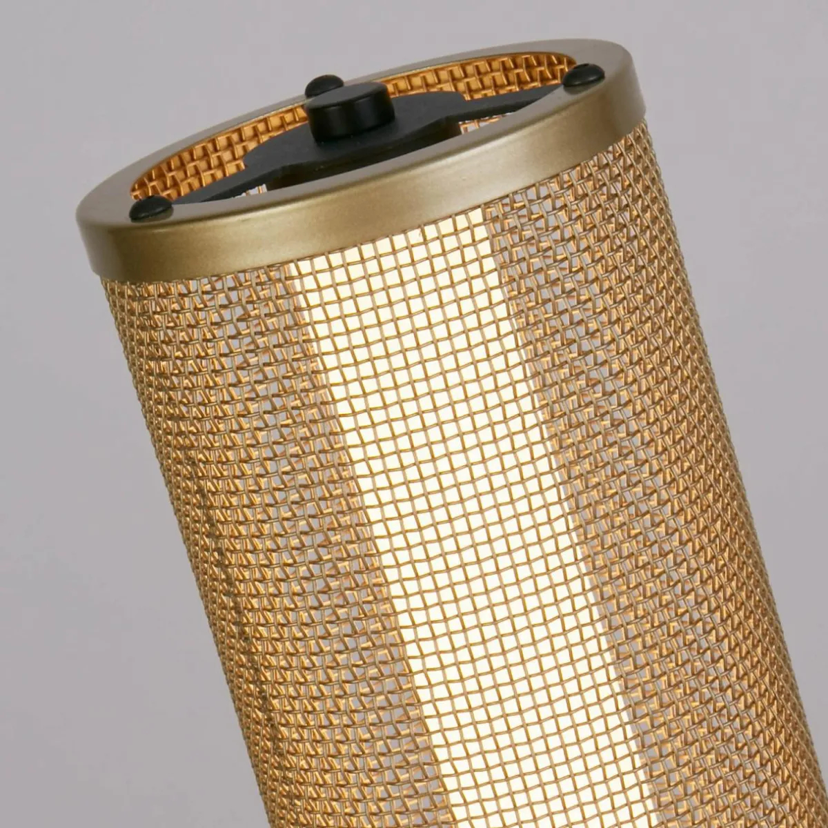 lampe_sur_pied_led_thread_dor_intensit_variable_sur__niveaux_acier_1.webp Outlet Searchlight Lampe sur pied LED Thread, doré, intensité variable sur 3 niveaux, acier