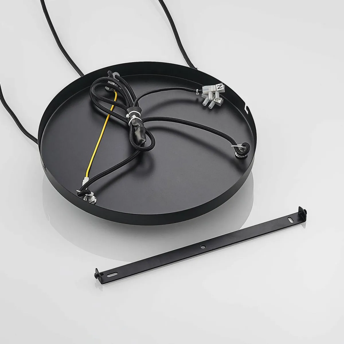 lindby_colten_suspension___cm__lampes_noir_or_6.webp Sale Lindby Colten suspension, Ø 50 cm, 3 lampes, noir, or