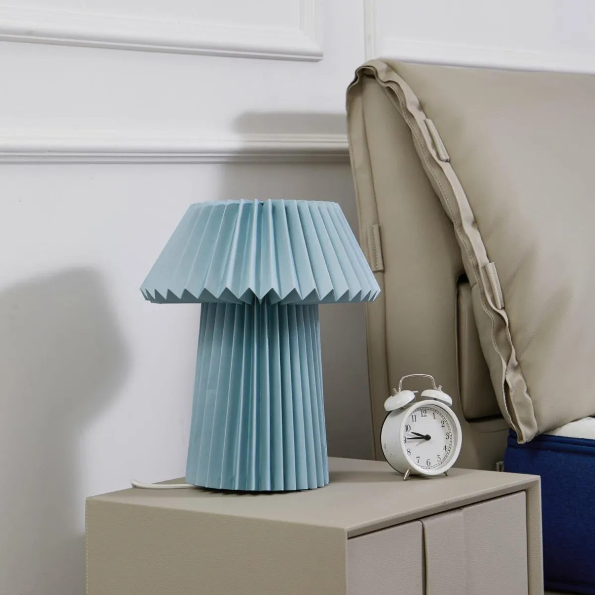 lindby_lampe__poser_magali_bleu_clair_papier___cm_e_0.webp Sale Lindby lampe à poser Magali, bleu clair, papier, Ø 34 cm, E14