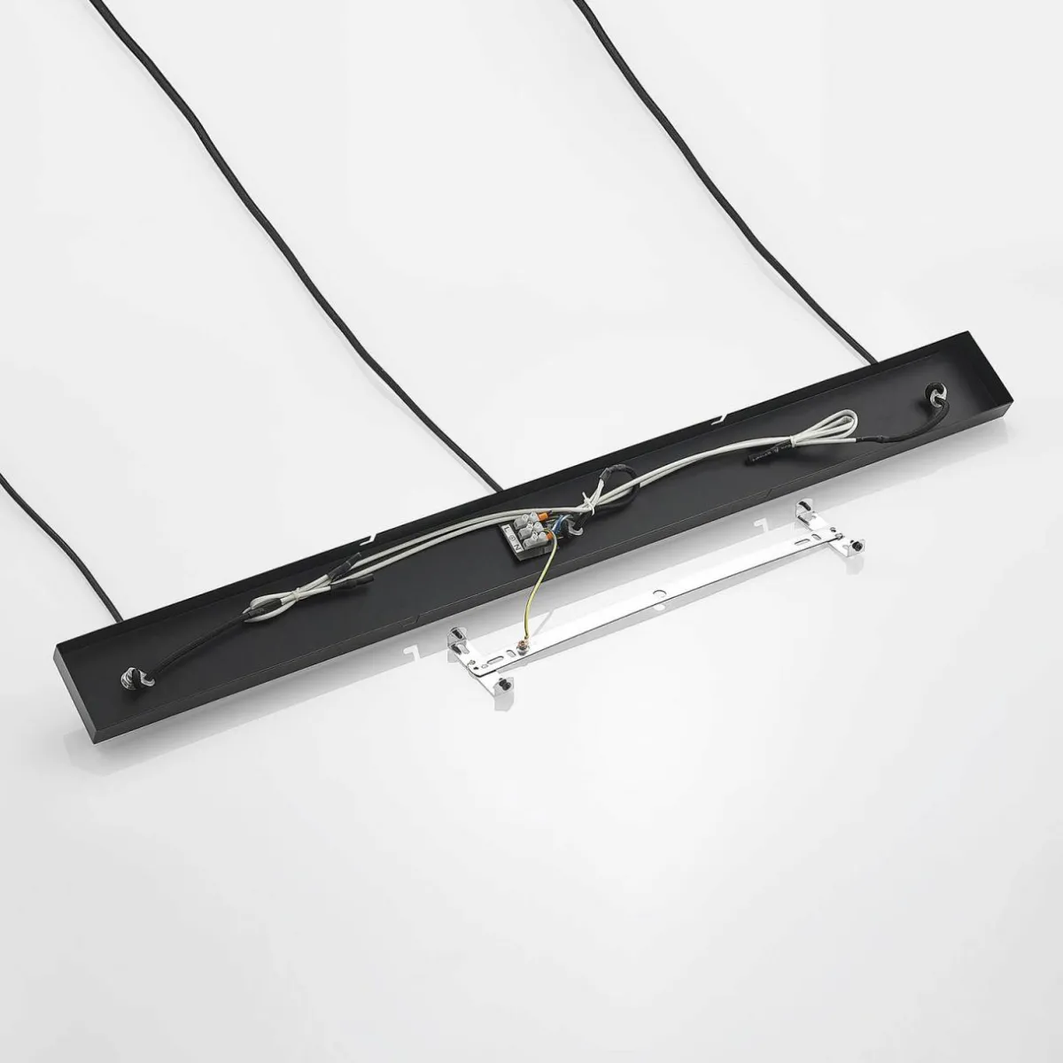 lindby_metehan_suspension__trois_lampes_noir_1.webp Best Lindby Metehan Suspension à trois lampes, noir