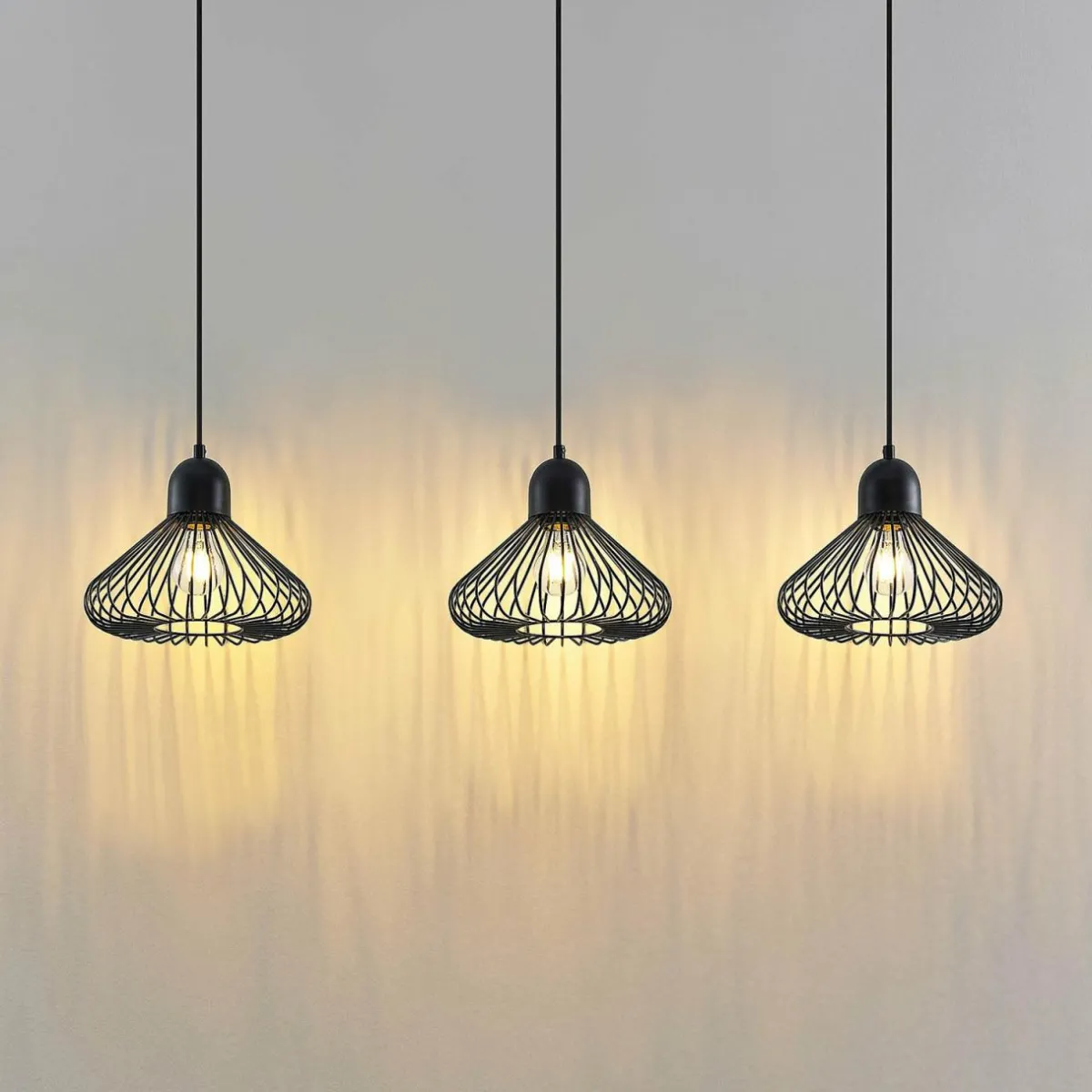 lindby_metehan_suspension__trois_lampes_noir_4.webp Best Lindby Metehan Suspension à trois lampes, noir