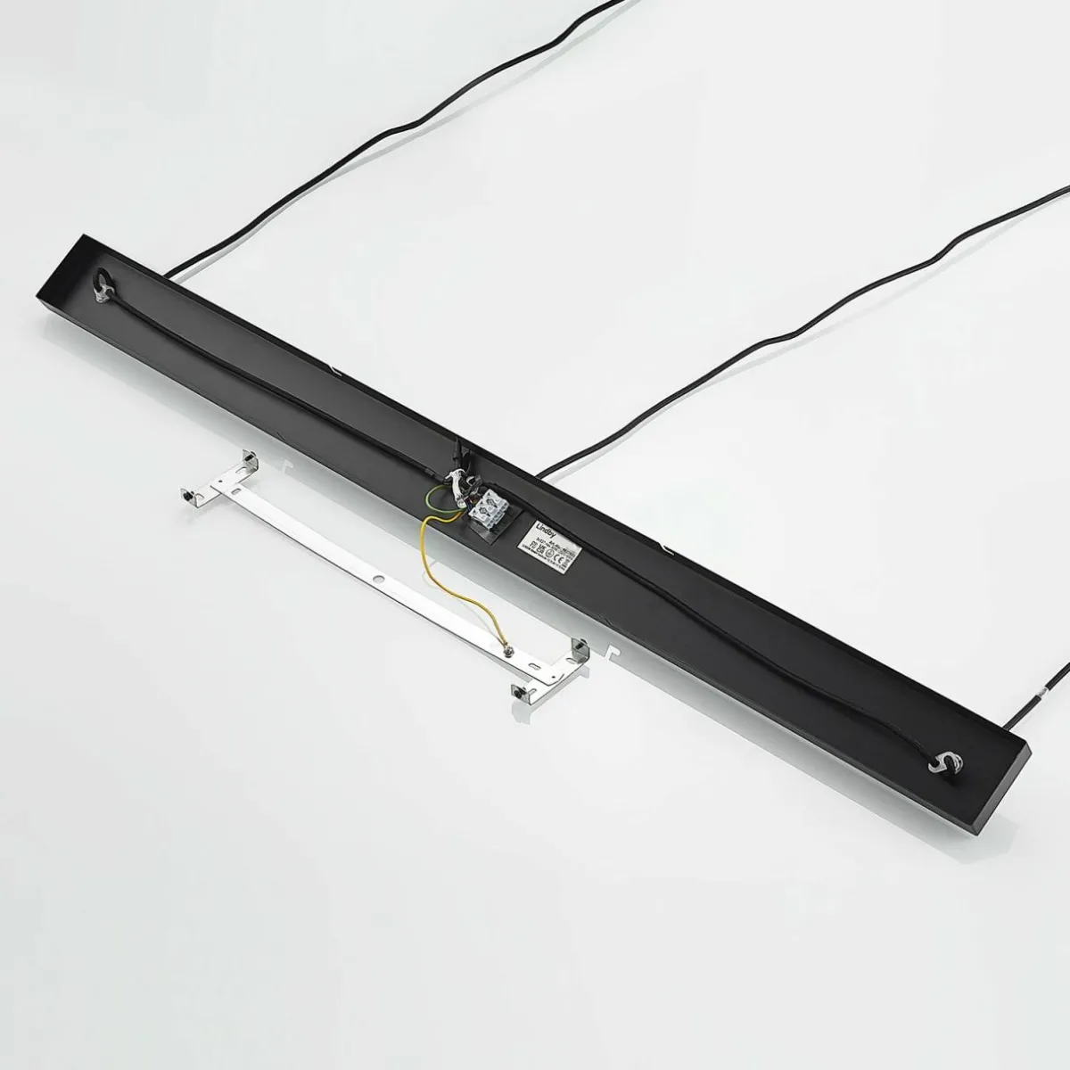lindby_suspension_elamira_noir_aluminium__cm___lampes_6.webp Flash Sale Lindby suspension Elamira, noir, aluminium, 133 cm, à 3 lampes.
