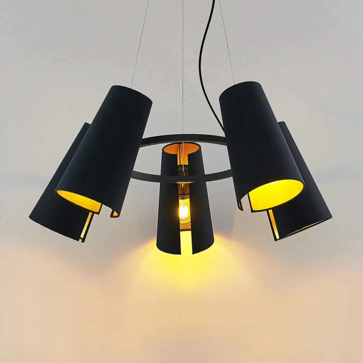 lucande_kemoni_suspension__cinq_lampes_3.webp Shop Lucande Kemoni suspension, à cinq lampes