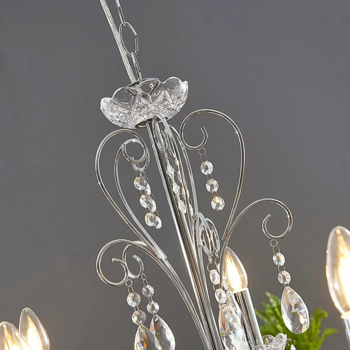 lustre_chrom_solveig_avec_des_cristaux_3.webp Shop Lucande Lustre chromé Solveig avec des cristaux