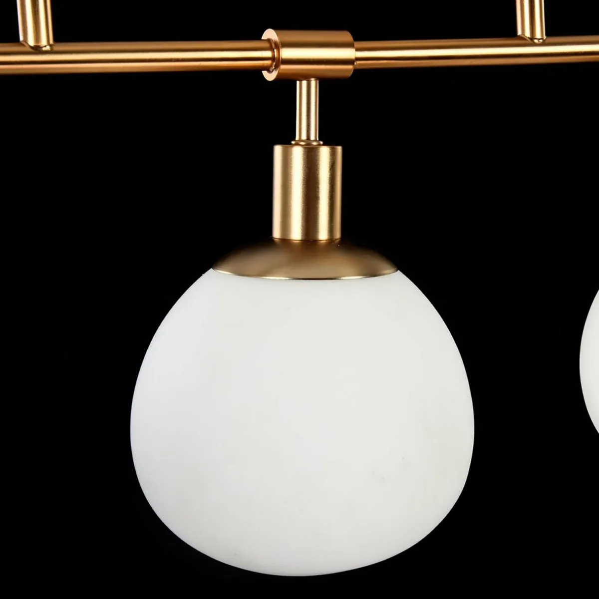 maytoni_erich_suspension___lampes_laitonblanche_6.webp Hot Maytoni Erich suspension à 5 lampes laiton/blanche