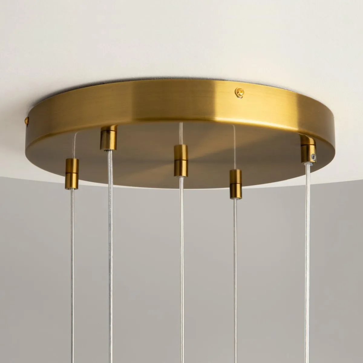 maytoni_suspension_frozen___lampes_blanc__laiton_verre_3.webp Shop Maytoni suspension Frozen, à 5 lampes, blanc / laiton, verre