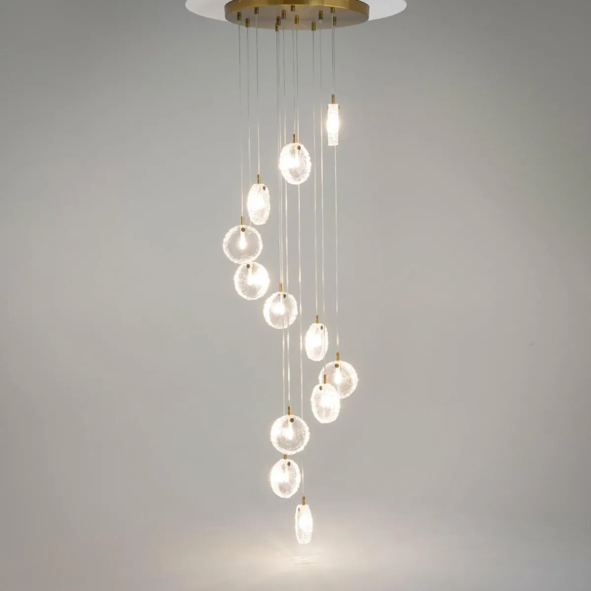 maytoni_suspension_frozen__lampes_transparent__laiton_verre_1.webp Online Maytoni Suspension Frozen, 12 lampes, transparent / laiton, verre