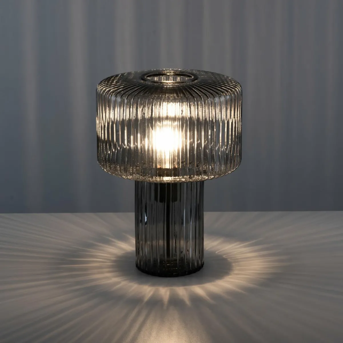 paul_neuhaus_lampe__poser_fungus_fum_verre__cm_1.webp Best Paul Neuhaus lampe à poser Fungus, fumé, verre, 34 cm