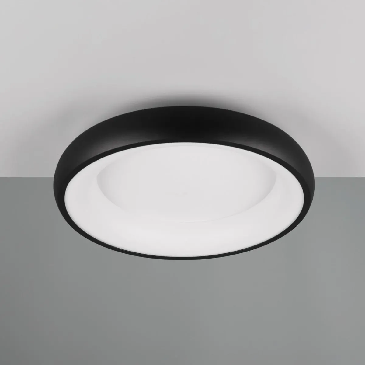 plafonnier_led_cardona___cm_noir_mat_mtal_cct_3-2.webp Discount Trio Lighting Plafonnier LED Cardona, Ø 46,5 cm, noir mat, métal CCT