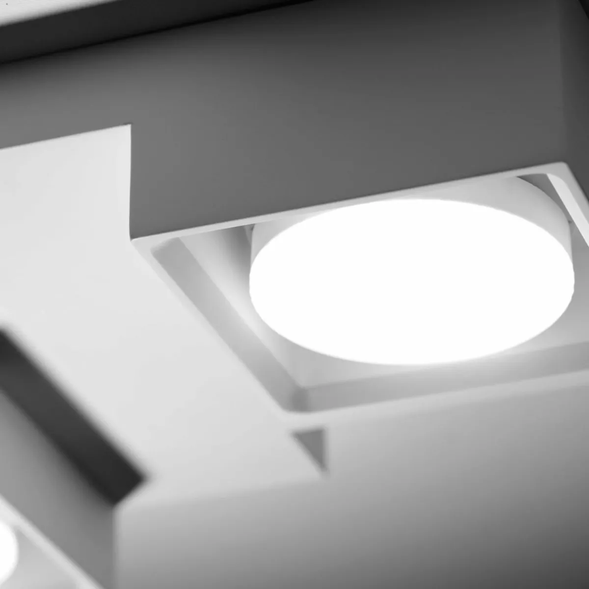 plafonnier_sibari_blanc_pltre__cm_de_long___lampes_gx_2.webp Sale TECNICO by Sforzin Plafonnier Sibari, blanc, plâtre, 29 cm de long, à 2 lampes, GX53