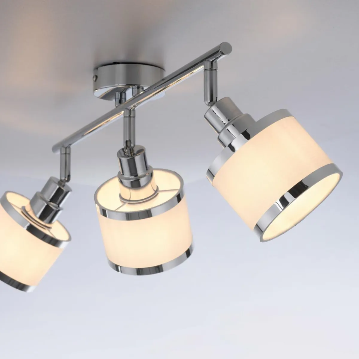 spot_pour_plafond_accor___lampes_1-2.webp Store JUST LIGHT. Spot pour plafond Accor, à 3 lampes