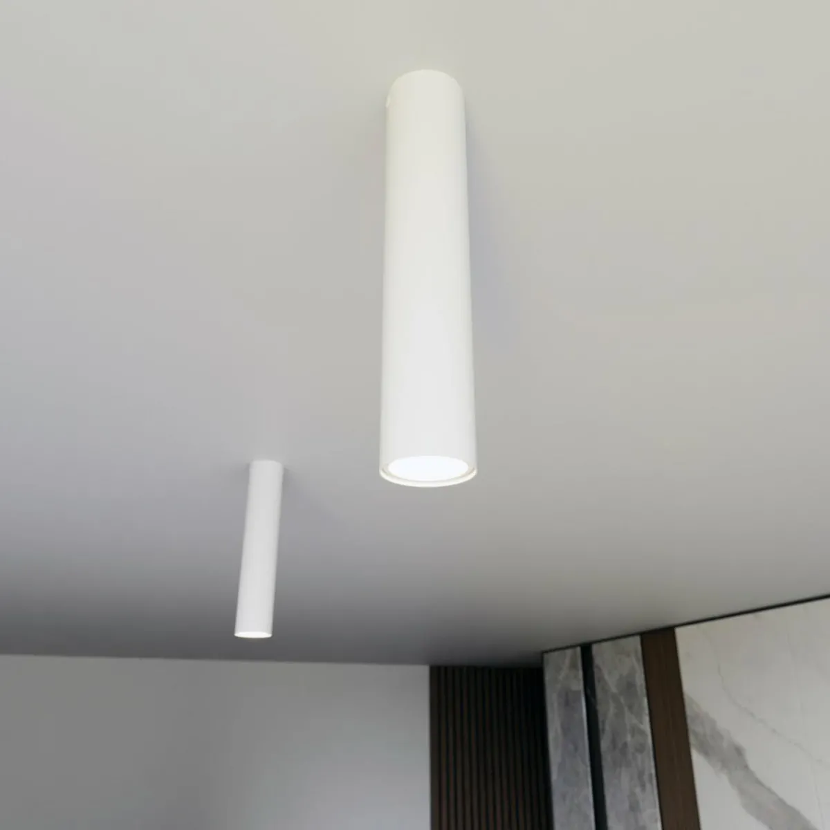 spot_pour_plafond_tecno_m_acier_gu_hauteur__cm_blanc_1.webp Hot EMIBIG LIGHTING Spot pour plafond Tecno 1M, acier, GU10, hauteur 30 cm, blanc