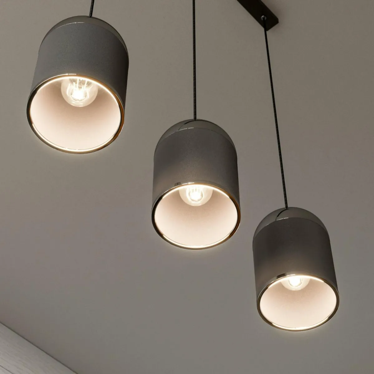 suspension_anadia___lampes_allonge_anthracite_3.webp Flash Sale Argon Suspension Anadia à 3 lampes, allongée, anthracite