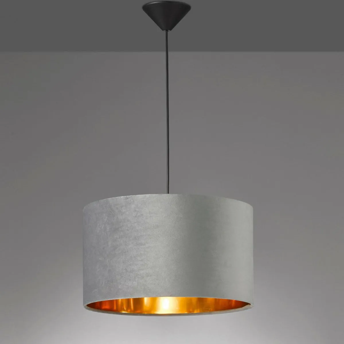 suspension_aura_abatjour_velours__cm_grise_1.webp Outlet FISCHER & HONSEL Suspension Aura abat-jour velours, Ø 40 cm, grise