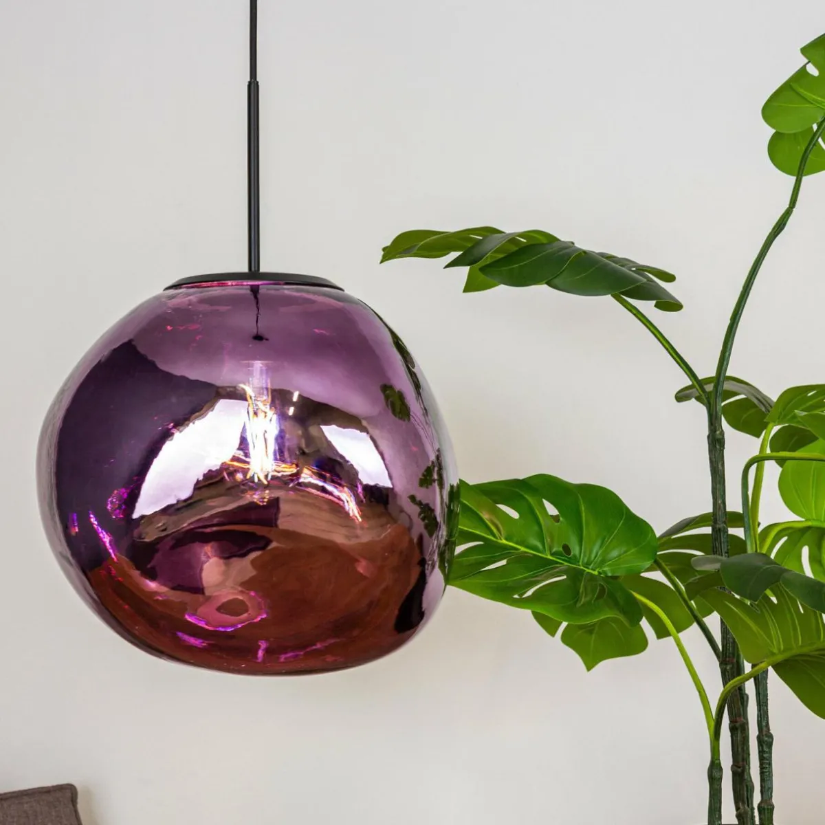 suspension_canopus_violet___cm_verre_e_0.webp Outlet Eco-Light Suspension Canopus, violet, Ø 36 cm, verre, E27