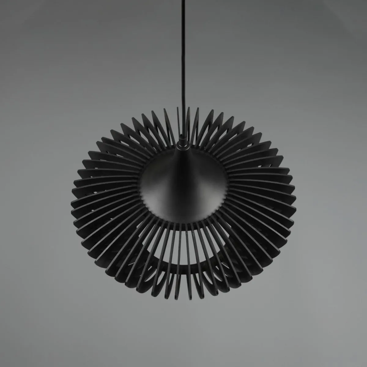suspension_colino_en_lamelles_de_bois_noire_6.webp Discount Trio Lighting Suspension Colino en lamelles de bois, noire