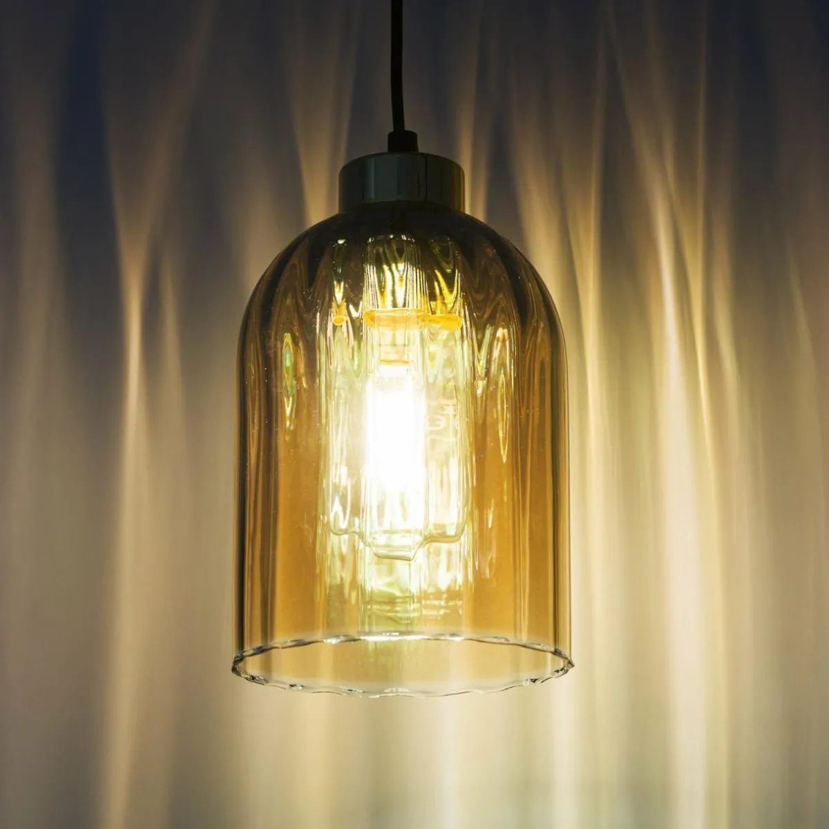 suspension_en_verre_satipo___lampe_ambre_1.webp Cheap TK Lighting Suspension en verre Satipo, à 1 lampe, ambrée