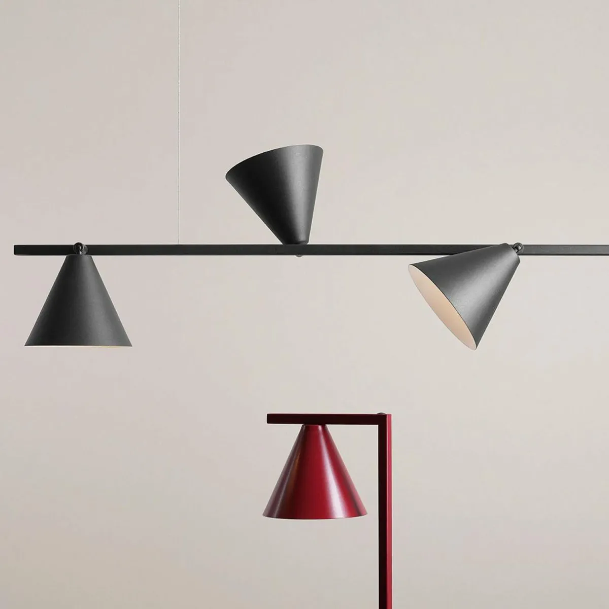 suspension_form__mtal_cne___lampes_noir_3.webp Best ALDEX Suspension Form 4, métal, cône, à 4 lampes, noir
