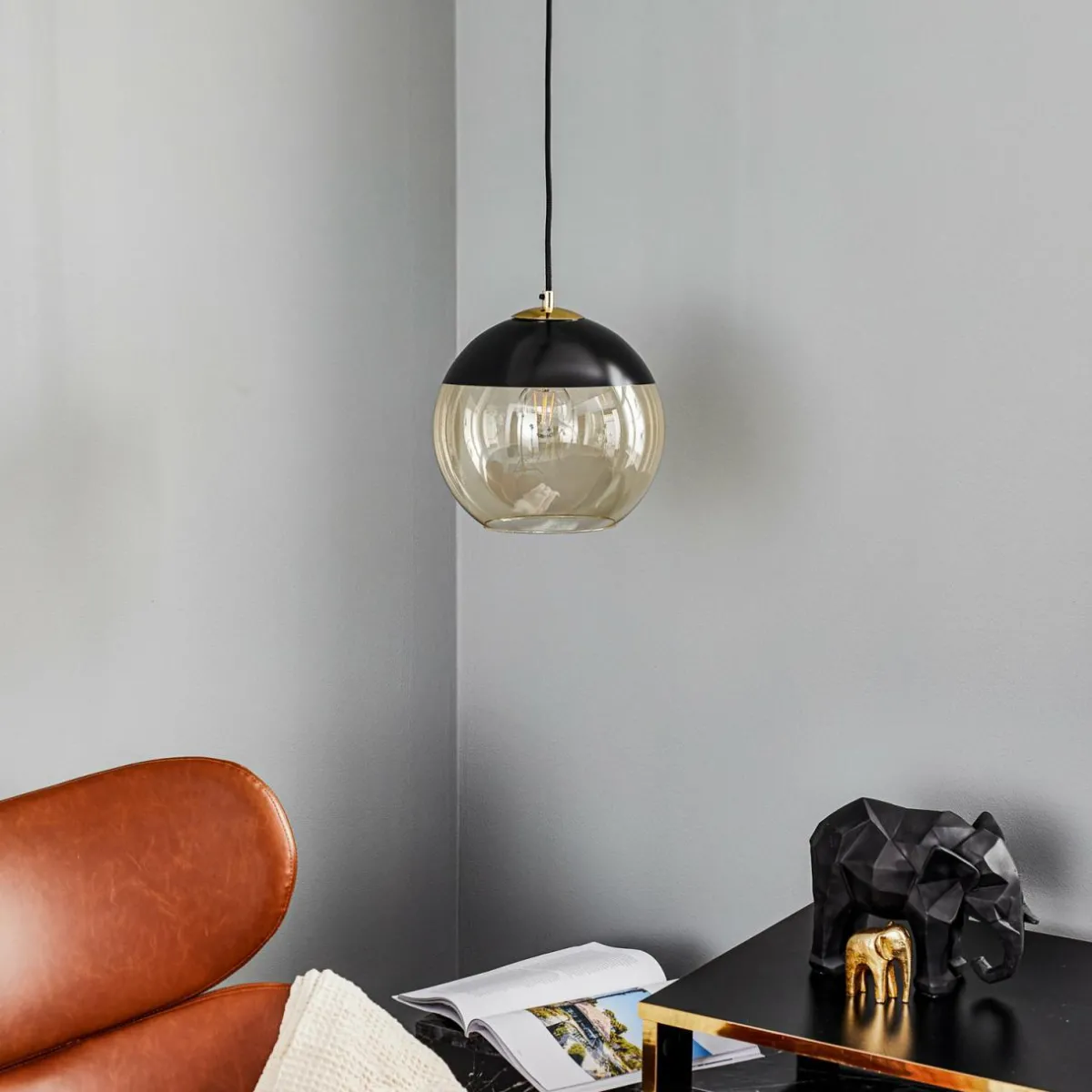 suspension_hira___lampe_noiredore_0.webp Fashion Alfa Suspension Hira à 1 lampe, noire/dorée